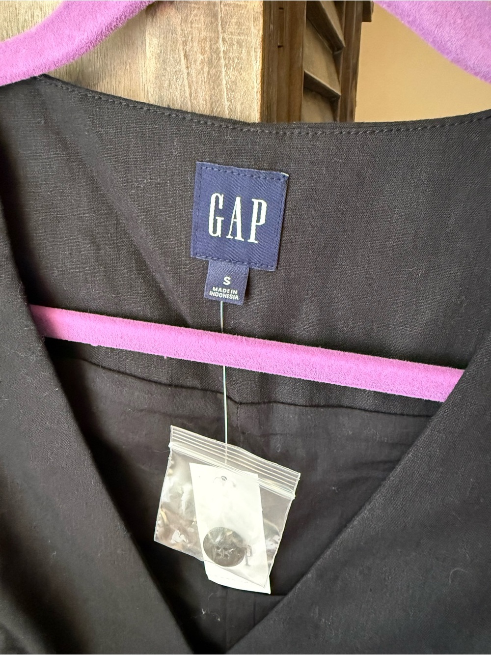 GAP - Picture 3 of 4
